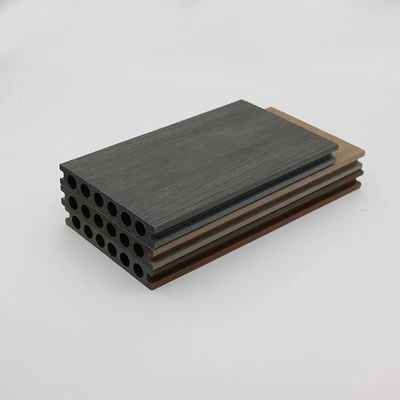 Neme Dayanıklı 1.5cm WPC Duvar Paneli Yanmaz WPC Ahşap Kaplama 146MM