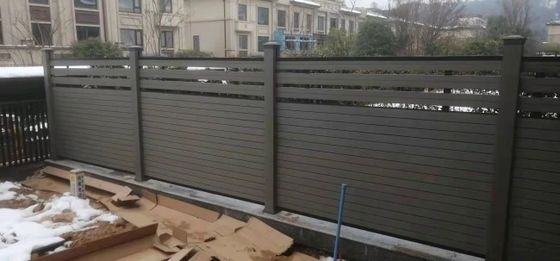 Hava Koşullarına Dayanıklı WPC Çit Panelleri 200 X 200 Mm Eko Dış Mekan Gri Kompozit Çit Panelleri